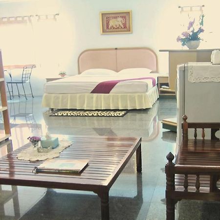 Regent Silom Hotel Банкок Екстериор снимка