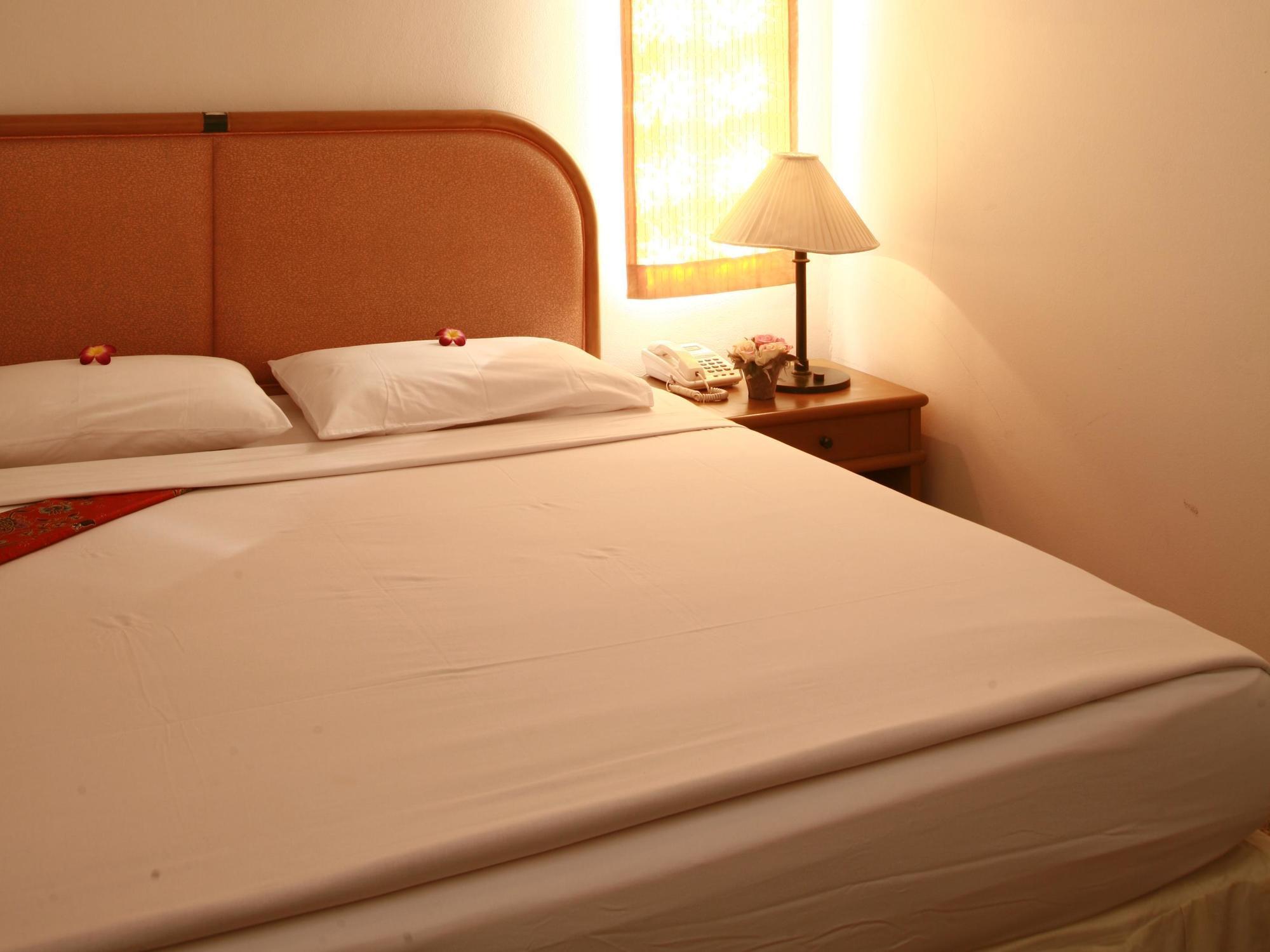 Regent Silom Hotel Банкок Екстериор снимка