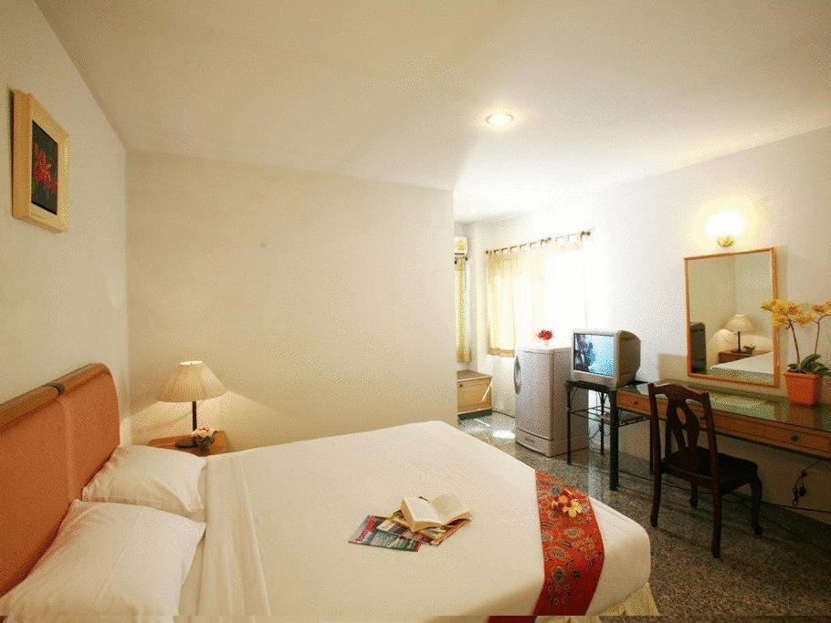Regent Silom Hotel Банкок Екстериор снимка