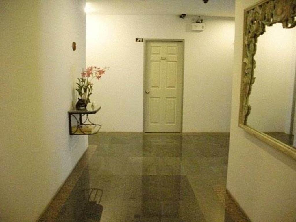 Regent Silom Hotel Банкок Екстериор снимка