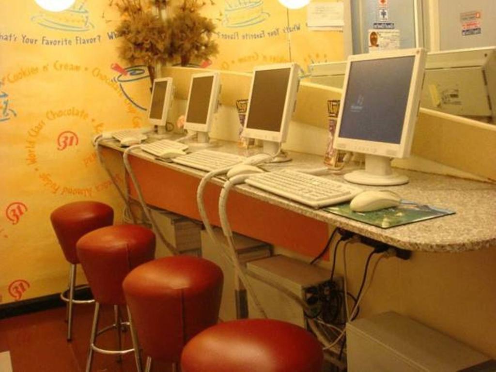 Regent Silom Hotel Банкок Екстериор снимка