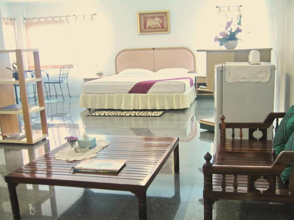 Regent Silom Hotel Банкок Екстериор снимка